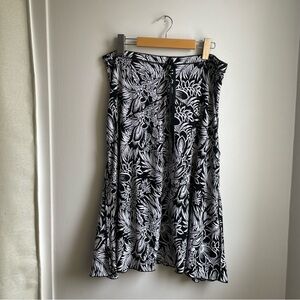 Black & White Floral Midi Skirt size M